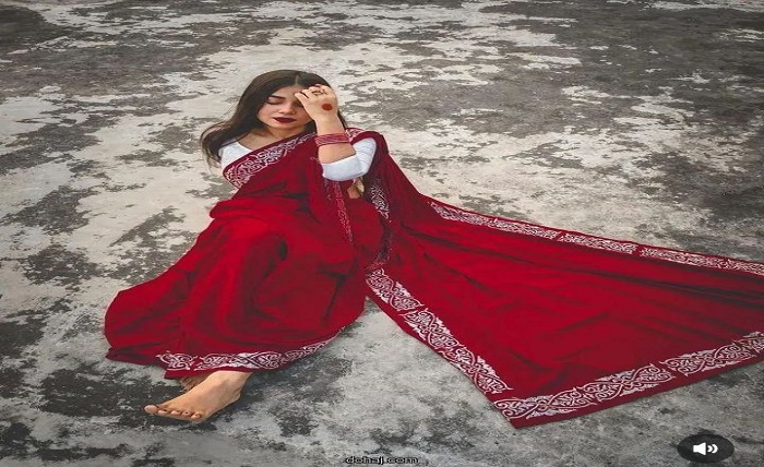 লাল শাড়ি পড়া প্রোফাইল পিক